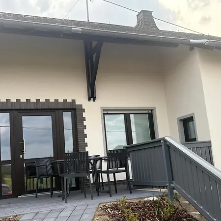 Familien-apartment Bodanum Für 4 Personen - Mit Eigener Terrasse - Naturnahe Ortsrandlage - Arbeitsplatz Mit Vdsl - 10 Min Zum Nürburgring Apartment *