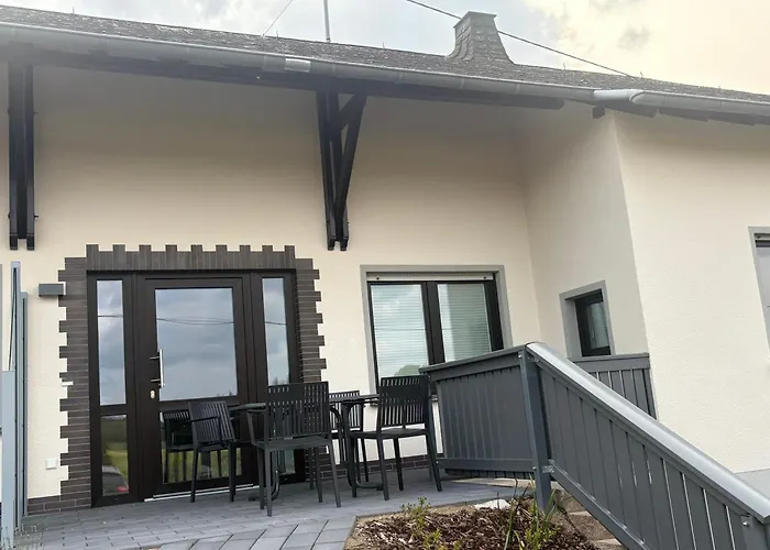 Familien-apartment Bodanum Fuer 4 Personen - Mit Eigener Terrasse - Naturnahe Ortsrandlage - Arbeitsplatz Mit Vdsl - 10 Min Zum Nuerburgring Lägenhet *